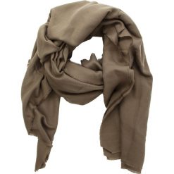 Szal GUESS - AW7951 POL03 OLV. Zielone szaliki damskie marki Guess, z aplikacjami, z materiału. Za 169,00 zł.