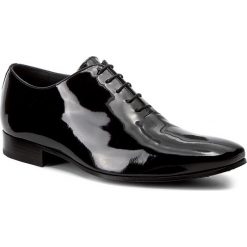 Półbuty GINO ROSSI - Donald MPC860-C36-0600-9900-0 99. Czarne buty wizytowe męskie Gino Rossi, bez wzorów, ze skóry, eleganckie, bez zapięcia. W wyprzedaży za 219,00 zł.