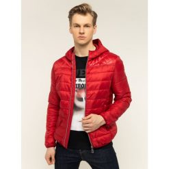Kurtka puchowa Guess M01L37 WCI90. Żółte kurtki męskie Guess, xxl, z aplikacjami, z puchu, bez kaptura. W wyprzedaży za 429,00 zł.