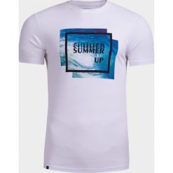 T-shirt męski TSM608 - biały - Outhorn. Białe koszulki męskie Outhorn, na lato, m, bez wzorów, z materiału, bez kołnierzyka. W wyprzedaży za 29,99 zł.