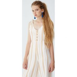 Długi kombinezon z guzikami z przodu. Szare kombinezony damskie Pull&Bear, bez wzorów, bez kołnierzyka, z długim rękawem, długie. Za 139,00 zł.