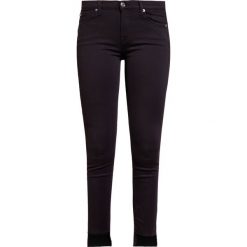 7 for all mankind THE SKINNY CROP Jeans Skinny Fit slim illusion rinsed black. Czarne rurki damskie marki 7 for all mankind. W wyprzedaży za 587,30 zł.