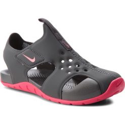 Sandały NIKE - Sunray Protect 2 (PS) 943828 001 Anthracite/Rush Pink. Szare sandały dziewczęce Nike, z tworzywa sztucznego, bez zapięcia. W wyprzedaży za 139,00 zł.