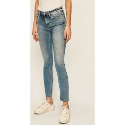 Calvin Klein Jeans - Jeansy J20J212737. Niebieskie jeansy damskie . Za 539,90 zł.
