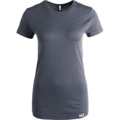 KariTraa KRISTINA Tshirt basic ebony. Czarne topy sportowe damskie marki KariTraa, s, z materiału. W wyprzedaży za 125,40 zł.