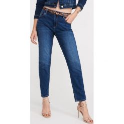 Jeansy boyfriend z paskiem - Granatowy. Niebieskie jeansy damskie Reserved. Za 119,99 zł.