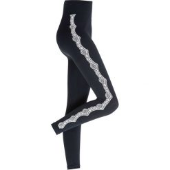 Legginsy bezszwowe bonprix czarny z nadrukiem. Czarne legginsy damskie bonprix, s, z nadrukiem, z koronki. Za 24,99 zł.