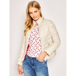 Kurtka puchowa Emporio Armani 3H2B95 2NXBZ 0128. Białe kurtki damskie Emporio Armani, bez wzorów, z puchu, bez kaptura. W wyprzedaży za 699,00 zł.