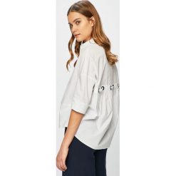 Silvian Heach - Koszula. Białe koszule body marki Silvian Heach, s, z bawełny, klasyczne, z włoskim kołnierzykiem. Za 349,90 zł.