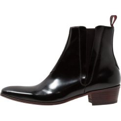 Jeffery West CARLITO CENTRE SEAM CHELSEA Botki kowbojki i motocyklowe black. Czarne botki męskie Jeffery West, bez zapięcia. Za 999,00 zł.
