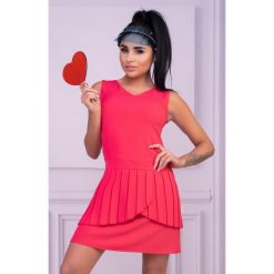Sukienka z plisowaną baskinką. Czerwone sukienki damskie Made in Poland, xl, bez wzorów, z poliesteru, bez kołnierzyka, bez rękawów, baskinki. Za 129,00 zł.