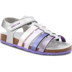 Sandały GEOX - J N.S.Aloha G. C J821CC 000NF C1316 D Silver/Lilac. Szare sandały dziewczęce Geox, z materiału. W wyprzedaży za 159,00 zł.