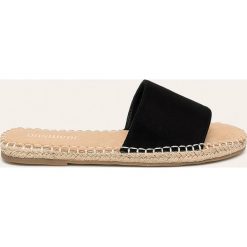 Answear - Klapki. Czarne klapki damskie ANSWEAR, bez wzorów, z gumy, bez obcasa, na obcasie. Za 99,90 zł.