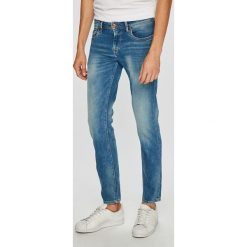 Pepe Jeans - Jeansy Hatch. Niebieskie jeansy męskie slim marki Pepe Jeans, z bawełny. W wyprzedaży za 259,90 zł.