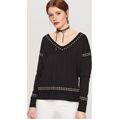 T-shirty damskie: Koszulka z ćwiekami – Czarny