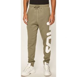 Fila - Spodnie. Szare spodnie męskie Fila, s, z nadrukiem, z bawełny. W wyprzedaży za 179,90 zł.