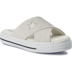 Klapki CONVERSE - One Star Sandal Slip 564144C Egret/Egret/White. Brązowe klapki damskie Converse, bez wzorów, ze skóry, bez obcasa. Za 179,00 zł.