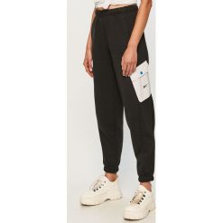 Reebok - Spodnie. Czarne spodnie damskie Reebok, s, z bawełny. Za 179,90 zł.