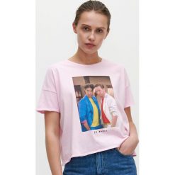 T-shirt Friends - Różowy. Różowe t-shirty damskie Reserved, xl, bez wzorów, bez kołnierzyka. Za 49,99 zł.