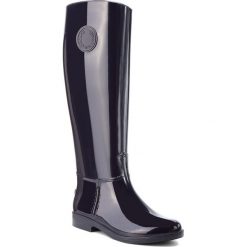 Kalosze EMPORIO ARMANI - X30173 XF304 00285 Navy. Niebieskie kalosze damskie marki Emporio Armani, bez wzorów, z tworzywa sztucznego. W wyprzedaży za 399,00 zł.