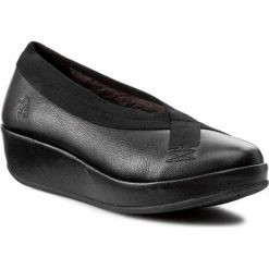 Półbuty FLY LONDON - Bobi P500586000 Black. Czarne półbuty damskie na koturnie marki Fly London, w paski, z materiału. W wyprzedaży za 279,00 zł.