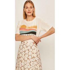 Billabong - T-shirt. Białe bluzki damskie Billabong, s, z nadrukiem, z bawełny, z okrągłym kołnierzem. Za 129,90 zł.