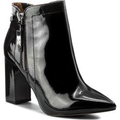 Botki CAPRICE - 9-25309-29 Black Patent 018. Czarne botki damskie na obcasie marki Caprice, z materiału. W wyprzedaży za 229,00 zł.