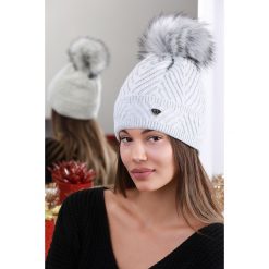 Czapka MONIMA LIGHT GREY. Szare szaliki damskie . W wyprzedaży za 29,00 zł.