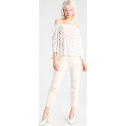 Bluzki asymetryczne: Superdry BROOK OFF SHOULDER Bluzka cream