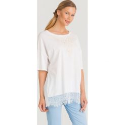 T-SHIRT LE COEUR TWINSET. T-shirty damskie Twinset, xs, w koronkowe wzory, z koronki, z okrągłym kołnierzem. Za 190,00 zł.