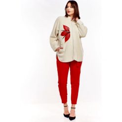 Elegancki sweter zapinany na suwak - Beżowy, m. Brązowe sukienki damskie e-margeritka.pl, na wiosnę, xl, z aplikacjami, z wełny, eleganckie, bez rękawów, bez kaptura. Za 139,99 zł.