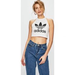 Adidas Originals - Top. Białe topy damskie adidas Originals, z nadrukiem, z elastanu, z okrągłym kołnierzem. W wyprzedaży za 79,90 zł.