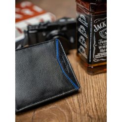 Portfel męski skórzany Always Wild N992-SHP czarny - CZARNY Z NIEBIESKIM. Niebieskie portfele męskie ALWAYS WILD, bez wzorów, ze skóry. Za 34,99 zł.