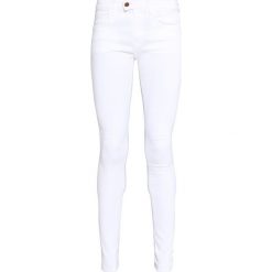 Replay TOUCH Jeans Skinny Fit white. Białe rurki damskie Replay, z elastanu. W wyprzedaży za 468,30 zł.