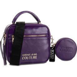 Torebka VERSACE JEANS COUTURE - E1VUBBK1 71277 335. Fioletowe torebki klasyczne damskie Versace Jeans Couture, bez wzorów, z jeansu, klasyczne, duże, bez dodatków. Za 819,00 zł.