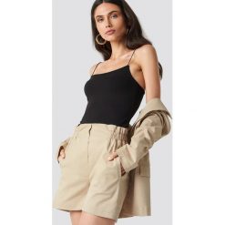 NA-KD Classic Szorty z podkreśloną talią - Beige. Brązowe bermudy damskie NA-KD Classic, z podwyższonym stanem. Za 121,95 zł.