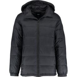 Vans WOODCREST Kurtka zimowa black. Czarne marynarki męskie Vans, na zimę, s, bez wzorów, z nylonu. W wyprzedaży za 359,40 zł.