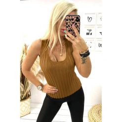 Top JILL BROWN. Pomarańczowe topy damskie IVET, bez wzorów, prążkowane, bez kołnierzyka. W wyprzedaży za 29,00 zł.