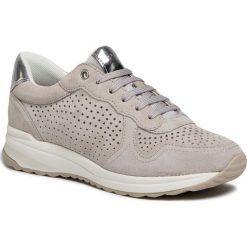 Sneakersy GEOX - D Airell B D022SB 00022 C1010 Lt Grey. Szare półbuty damskie Geox, bez wzorów, z zamszu, bez obcasa, na płaskiej podeszwie, bez zapięcia. W wyprzedaży za 299,00 zł.