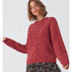 Sweter z warkoczowym splotem - Czerwony. Czerwone swetry damskie House, s, bez wzorów, ze splotem, bez rękawów, bez kaptura. W wyprzedaży za 39,99 zł.