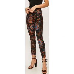 Desigual - Spodnie. Spodnie damskie Desigual, bez wzorów, z elastanu. W wyprzedaży za 249,90 zł.