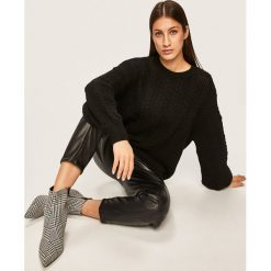 Answear - Sweter. Czarne swetry damskie ANSWEAR, s, bez wzorów, z bawełny, bez rękawów, bez kaptura. W wyprzedaży za 59,90 zł.