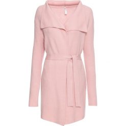 Sweter wiązany bonprix stary jasnoróżowy. Różowe swetry damskie bonprix, bez wzorów, retro, bez rękawów, bez kaptura. Za 109,99 zł.