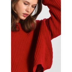 Swetry klasyczne damskie: Friday’s Project Sweter coral