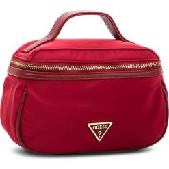 Kosmetyczka GUESS - PWDIDI P8309 BGR. Czerwone kosmetyczki męskie marki Guess, z aplikacjami, z materiału. Za 189,00 zł.