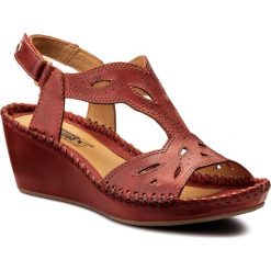 Sandały PIKOLINOS - 943-1607 Coral. Czerwone klapki damskie Pikolinos, bez wzorów, ze skóry, bez obcasa, na obcasie. W wyprzedaży za 379,00 zł.
