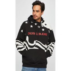 Calvin Klein Jeans - Bluza. Czarne bluzy męskie Calvin Klein Jeans, s, z nadrukiem, z bawełny, z kapturem, bez rękawów, z kapturem. Za 579,90 zł.