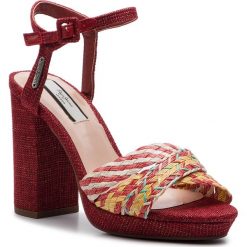 Sandały PEPE JEANS - Nika Braid PLS90399 Salsa 216. Czerwone klapki damskie Pepe Jeans, bez wzorów, z jeansu, bez obcasa, na obcasie. W wyprzedaży za 239,00 zł.