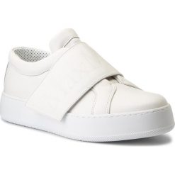 Sneakersy MAXMARA - MM85 45211789600 Latte 012. Białe półbuty damskie marki MaxMara, bez wzorów, ze skóry, bez obcasa, na obcasie, bez zapięcia. W wyprzedaży za 839,00 zł.