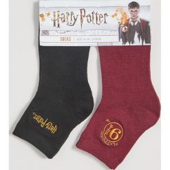Skarpetki Harry Potter - Czarny. Czarne skarpetki damskie Sinsay, bez wzorów. Za 14,99 zł.